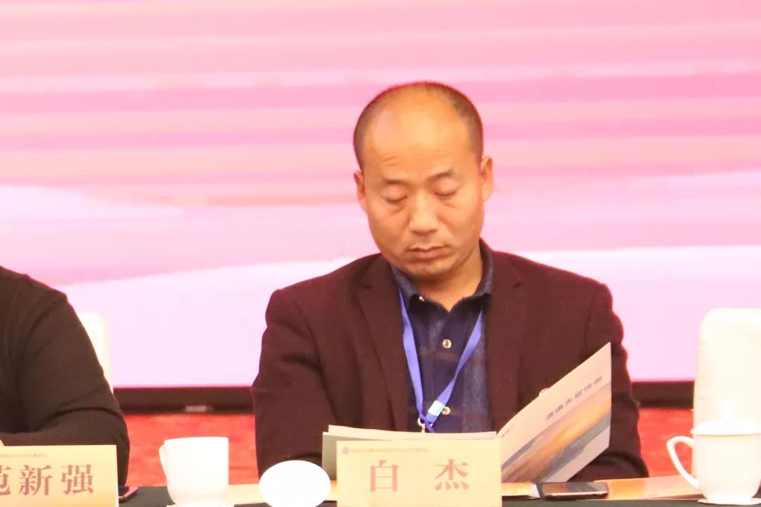 商会秘书长杨利强,常务副会长司双林,商会常务副会长解艳生,商会常务