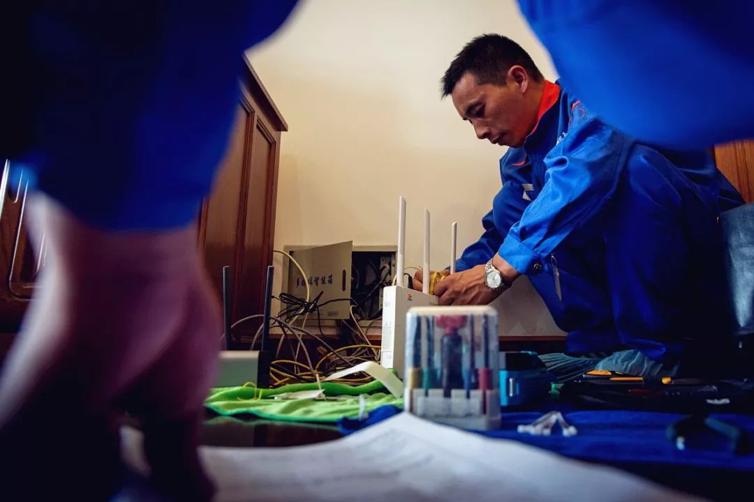 从"装维师傅"到"智慧家庭工程师",不断精细化服务只为你_工作