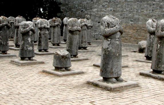 武则天的乾陵没人盗过这些无头石像是怎么回事今天终于明白了