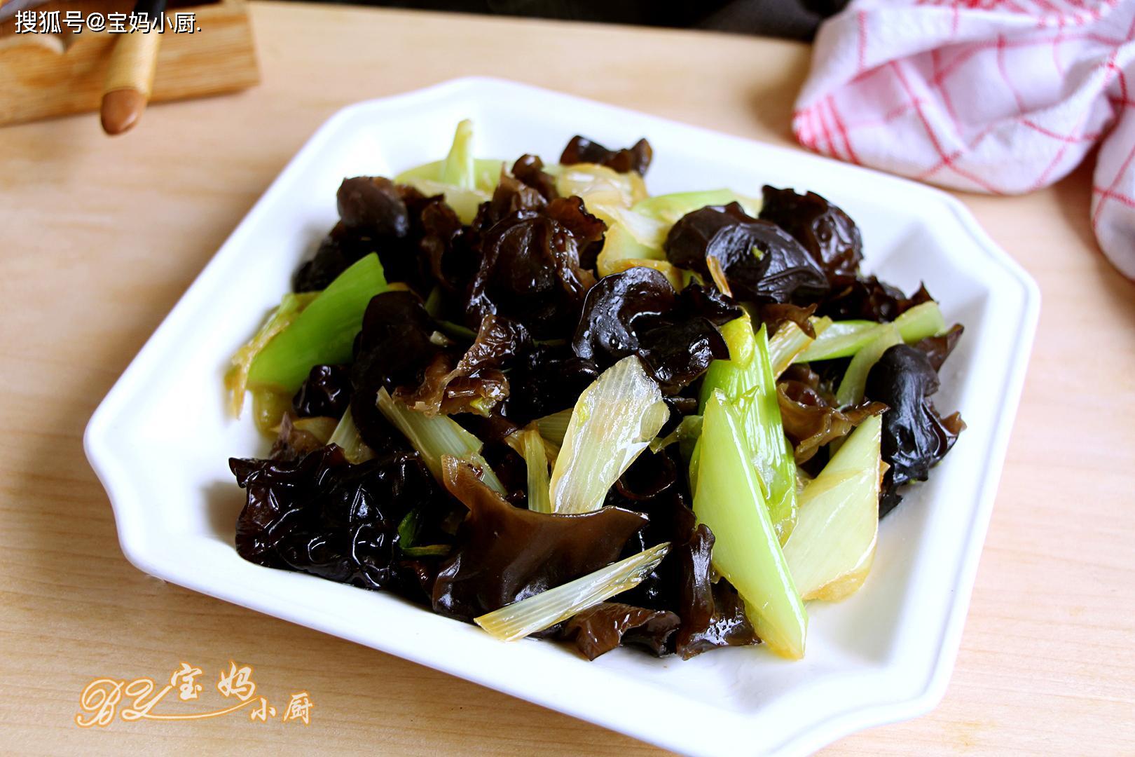 【大葱烧木耳】