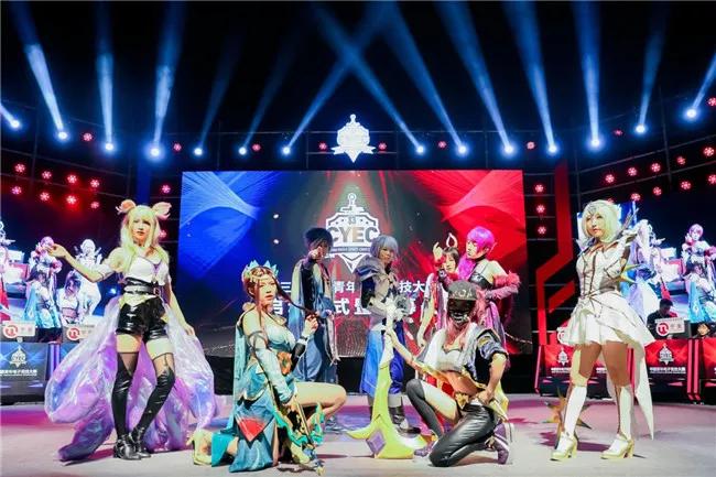 一整年的青春都在这里电竞cosplay街舞pk中国光谷电竞嘉年华等你来约