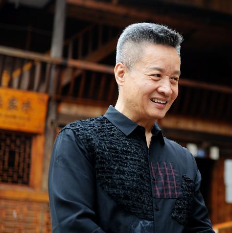 原创62岁阎维文大师班授课视频曝光头发花白仍精神舞台魅力十足