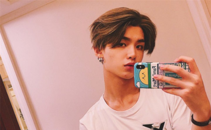 黄明昊被问对迪丽热巴的感觉听到他的回答网友太敢说