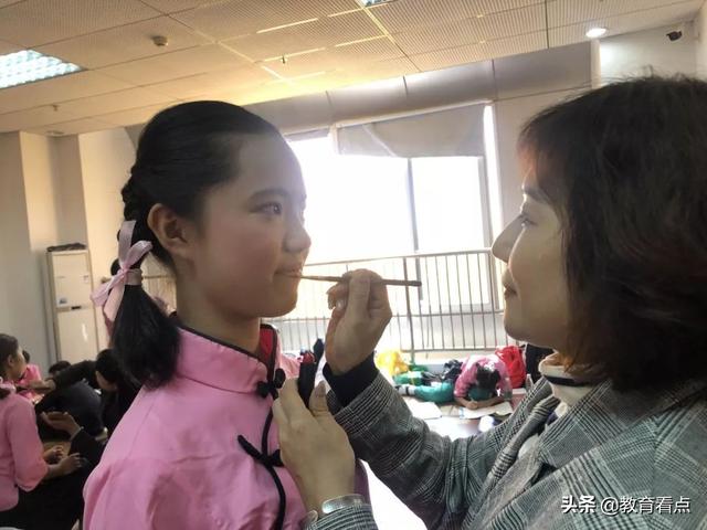 廣州市海珠外國(guó)語實(shí)驗(yàn)中學(xué)經(jīng)典美文表演在市決賽中榮獲佳績(jī)(圖15) 廣州市海珠外國(guó)語實(shí)驗(yàn)中學(xué)經(jīng)典美文表演在市決賽中榮獲佳績(jī)(圖15)