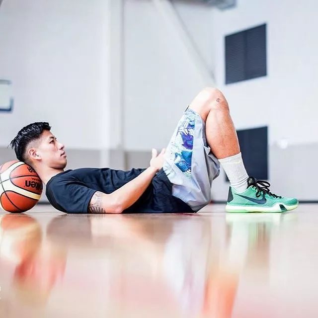 退役是一名篮球员2007年加盟cba云南队王信凯曾经是台湾sbl联盟队员