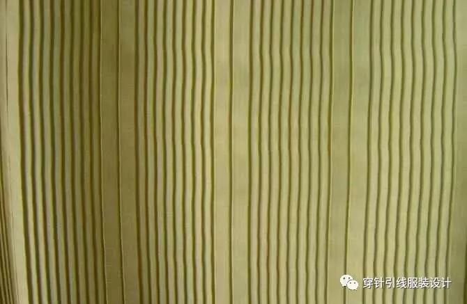 工艺适合范围及注意事项:只可打直条,弧型部位不可打条,四面弹的面料