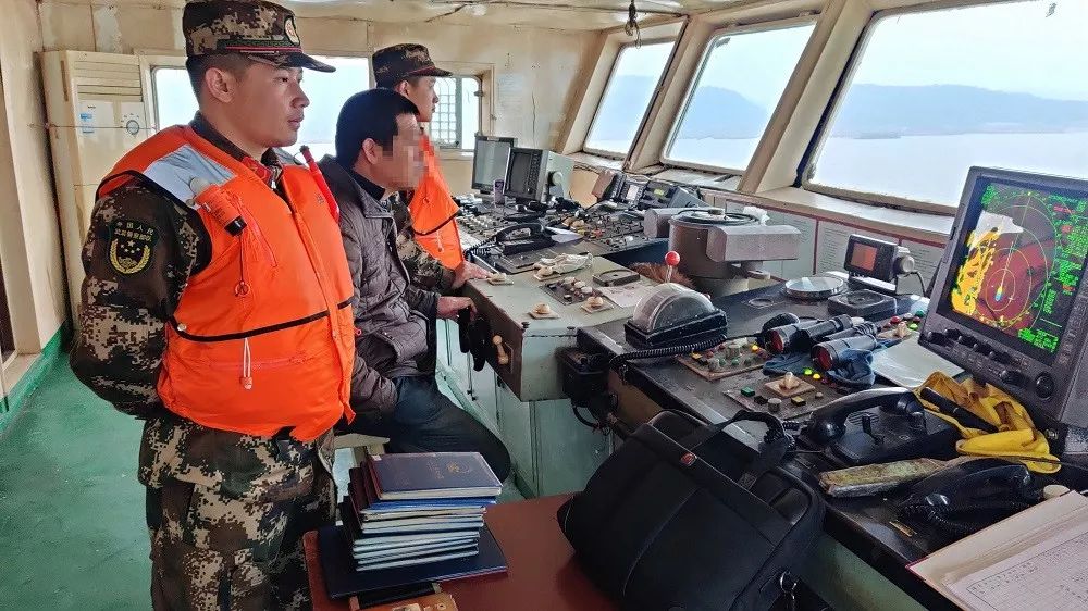 重磅浙江海警局开展打击海上采砂专项行动