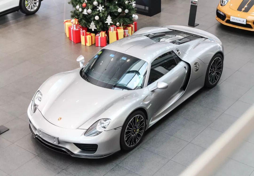 圣诞大礼丨锦龙汽车集团典藏车与全新保时捷911七星齐聚