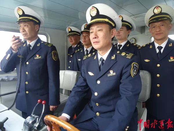 冬春季大雾大风大雪等恶劣天气多发,辖区航道呈现滩高水浅槽窄的特点