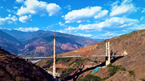 武船造云南双河特大桥顺利合龙