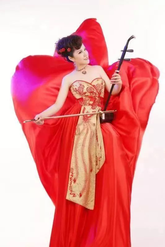 著名青年二胡演奏家,中央音乐学院民乐系副教授,硕士研究生导师.