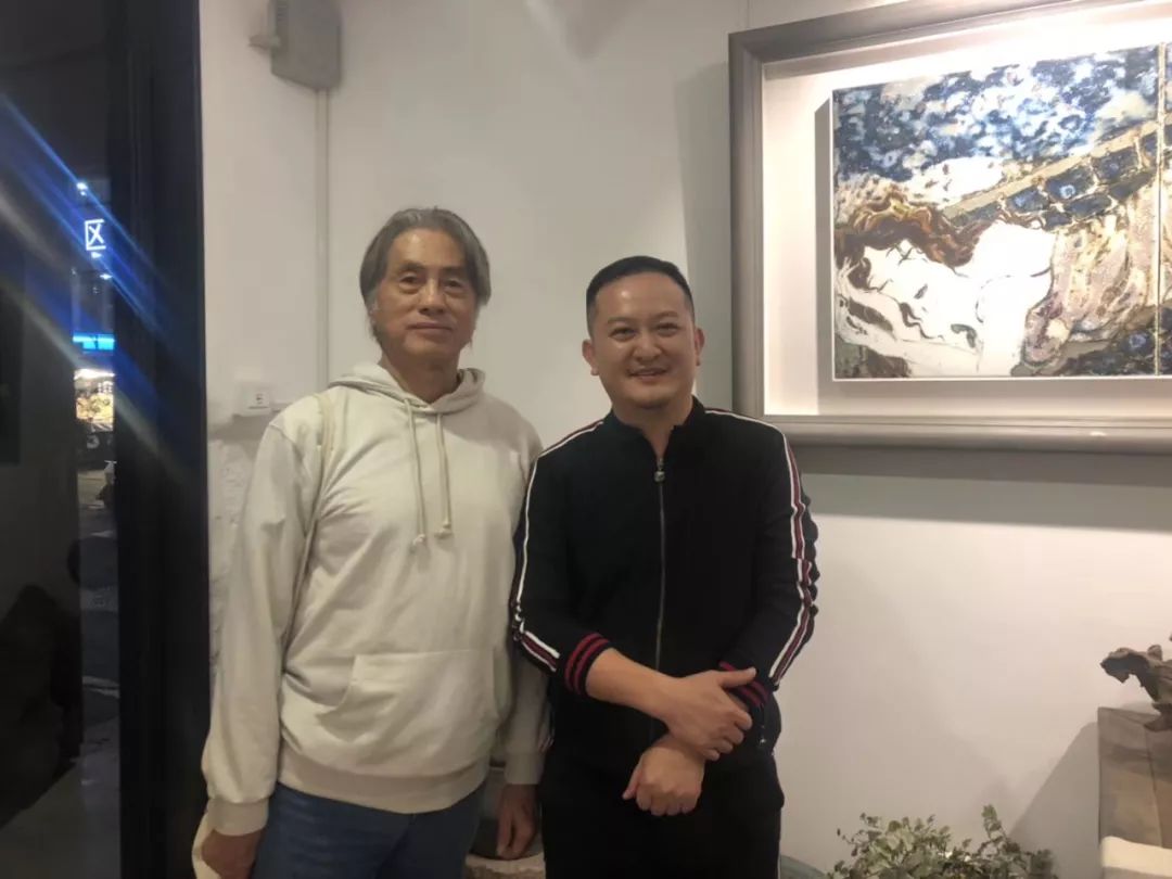 厦门女画家余键首办瓷画个展用细腻奇幻的笔触描绘个性作品