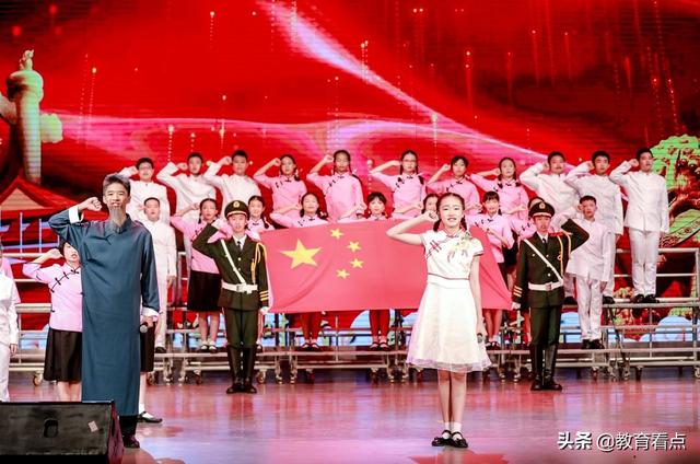 廣州市海珠外國(guó)語實(shí)驗(yàn)中學(xué)經(jīng)典美文表演在市決賽中榮獲佳績(jī)(圖1) 廣州市海珠外國(guó)語實(shí)驗(yàn)中學(xué)經(jīng)典美文表演在市決賽中榮獲佳績(jī)(圖1)