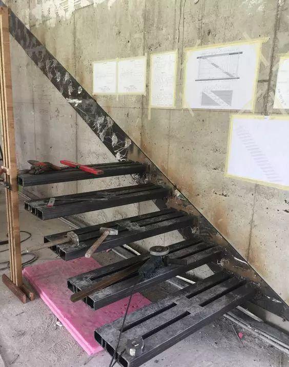 悬浮式楼梯是这样做出来的是不是比现浇楼梯容易多了