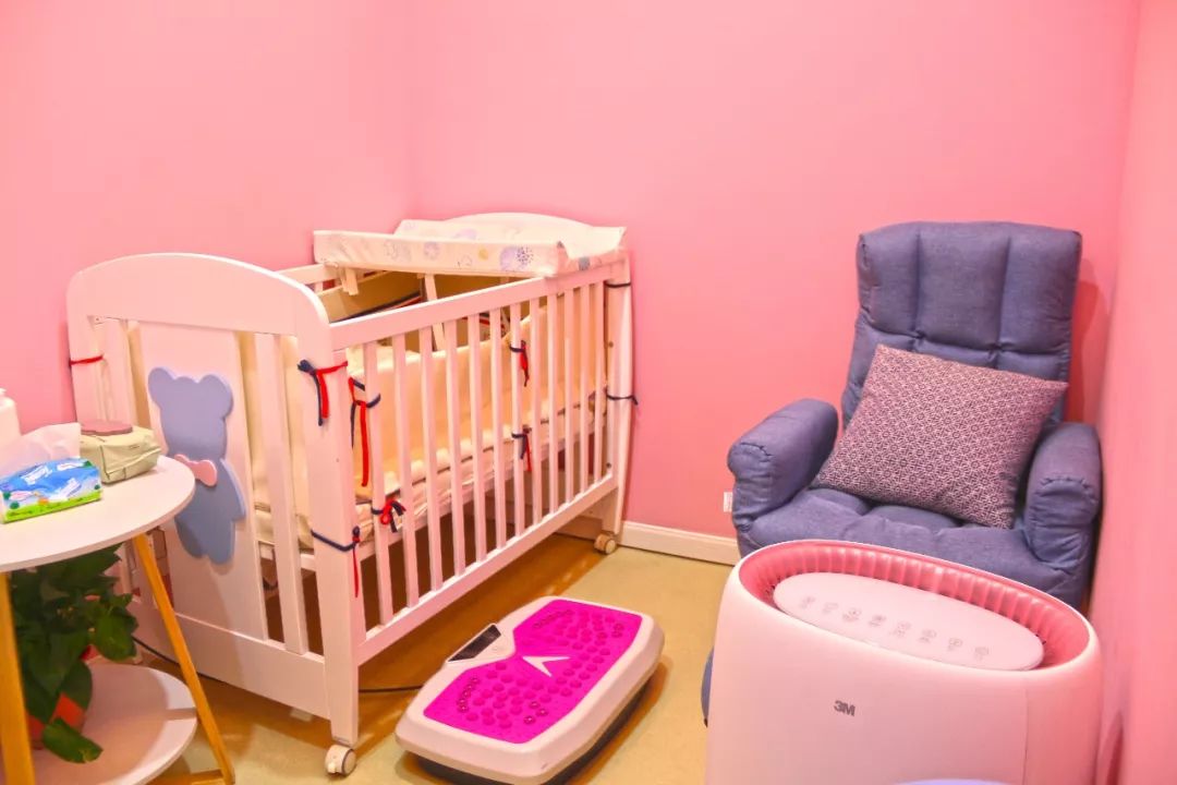 温馨实用,设施齐备的母婴室