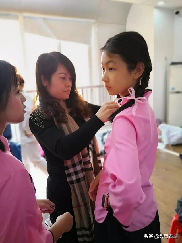 廣州市海珠外國(guó)語實(shí)驗(yàn)中學(xué)經(jīng)典美文表演在市決賽中榮獲佳績(jī)(圖16) 廣州市海珠外國(guó)語實(shí)驗(yàn)中學(xué)經(jīng)典美文表演在市決賽中榮獲佳績(jī)(圖16)