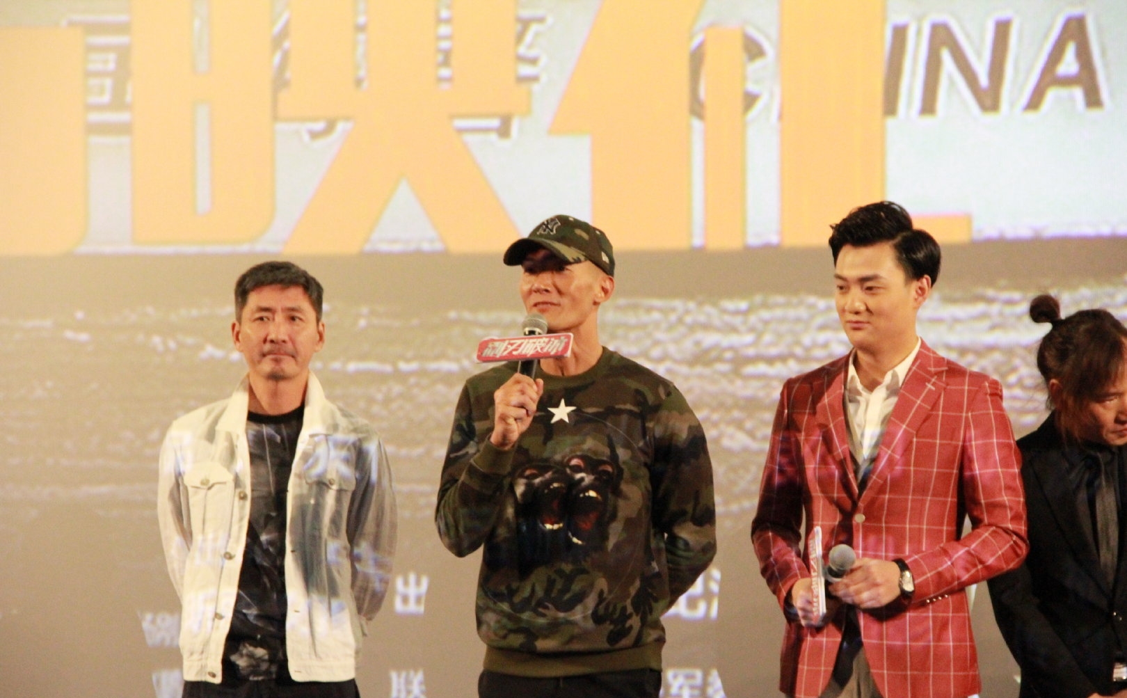 孔雀哥哥 亮相《利刃破冰》首映礼 分享拍摄过程精彩花絮