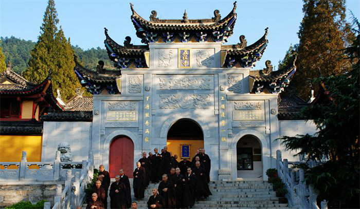 五祖寺,原名东山寺,或东禅寺,后世改称五祖寺,位于湖北省黄梅县东12