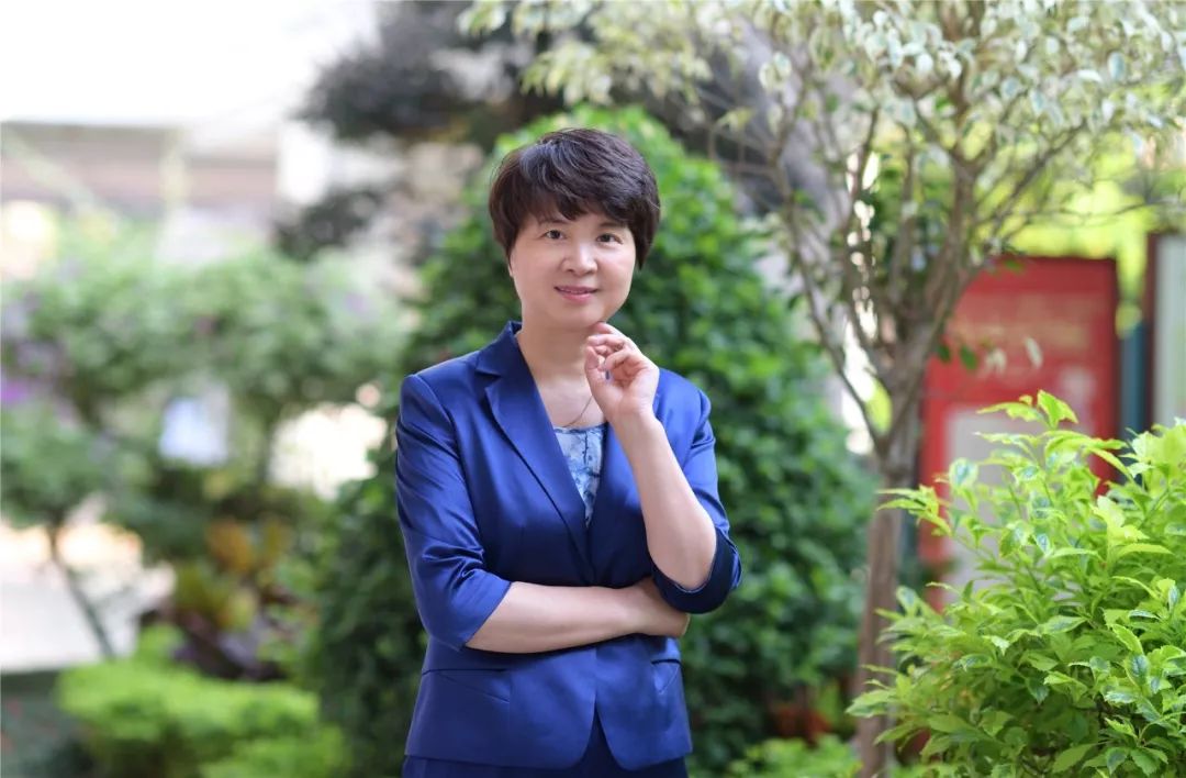 唐文红龙外集团星河学校附近有一条小道,小道旁有一片废墟,那里