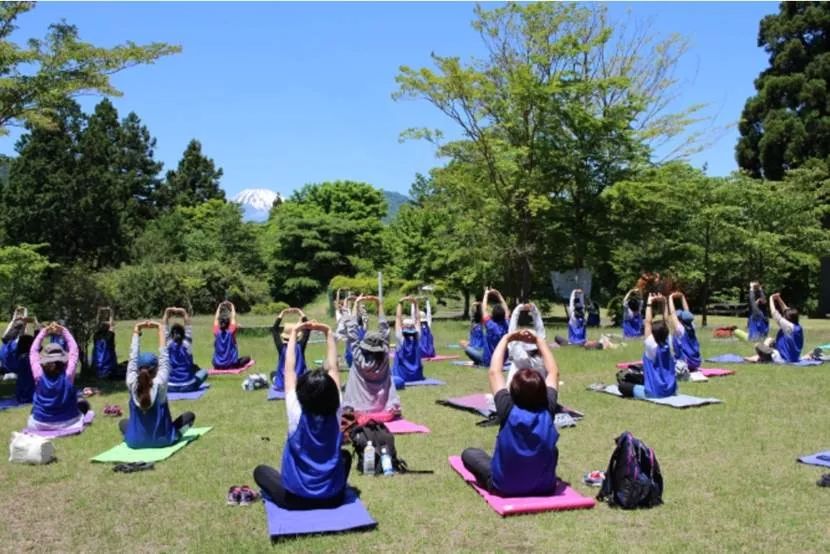 日本康养城市--箱根之芦湖森林疗养基地坐落在芦湖湖畔,由绿色围绕的