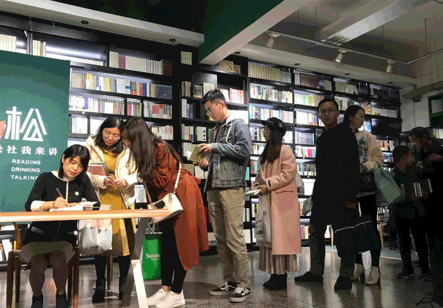 凤凰广场丨大卫茂时间:12月21日&12月22日14:00-16:00人气作家镇江超