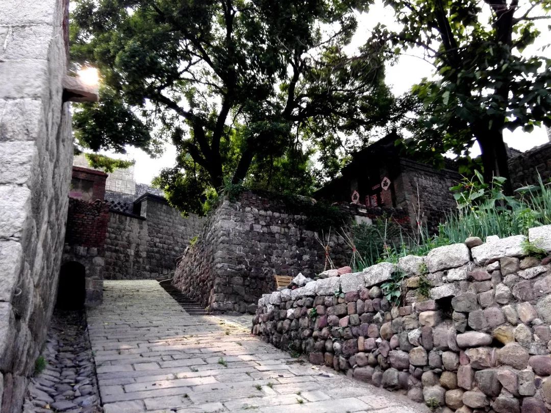 在古徽州地区,张安蒙走进了皖南的西递,宏村,南屏,许村,江村,上坑