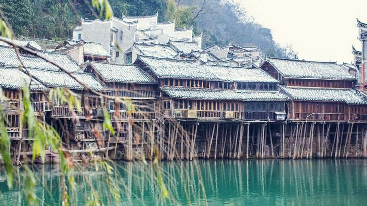 想体验土色土香的吊脚楼,千万别错过这些地方!