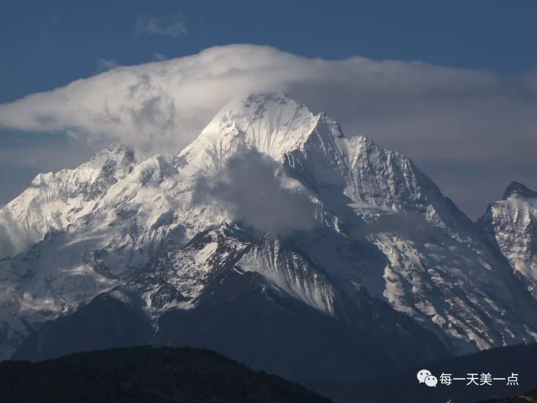 雪山景 梅里日出有魅力 雪峰