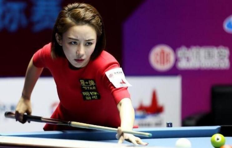 30岁女裁判吕帅希 因身材走红 三围完胜柳岩