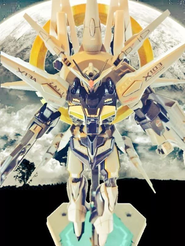 以神意高达为主体,添加了各种各样的配件,大家能从这部作品中认出多少