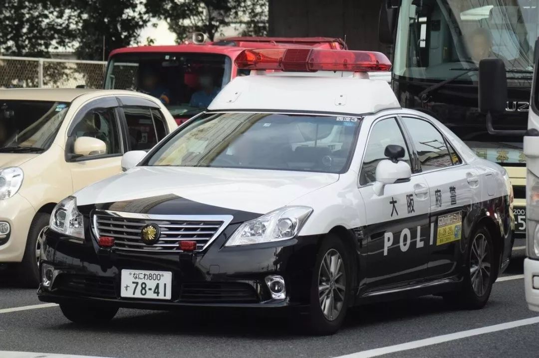 大阪府警的专用警车在拾部君看动画的经历中,出现的次数应该也是不少