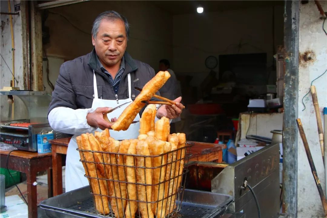 16岁开始卖早点安徽小伙在诸暨打拼11年靠一张饼吸引无数回头客
