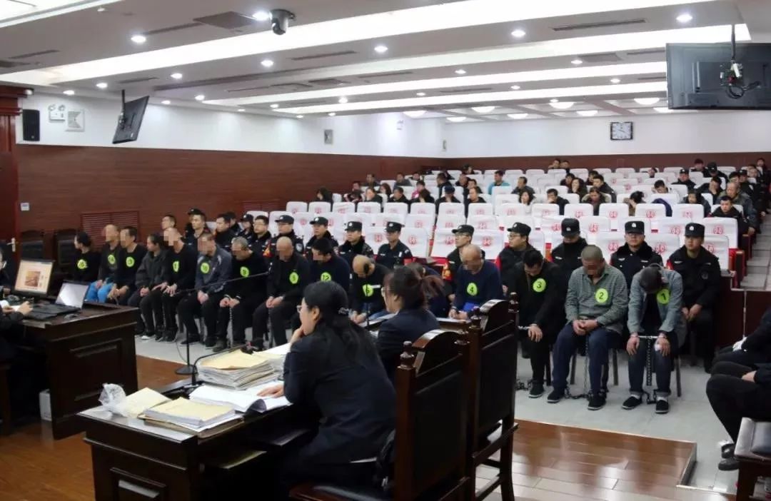 朔州市中院公开开庭审理亢某生等15人涉毒案件