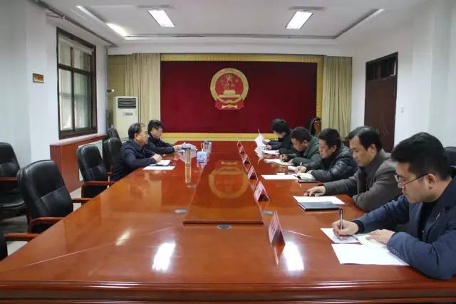 今日头条政府县长樊中青以普通党员身份参加政府办公室第一党小组不忘