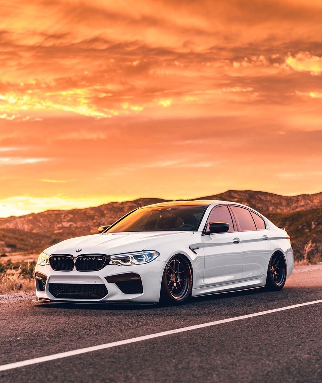 宝马m5不甘平庸玩转改装更加动感的车身套件