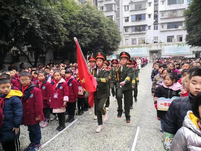 船山区裕丰街小学举行2019第六个国家公祭日升旗仪式(图2)