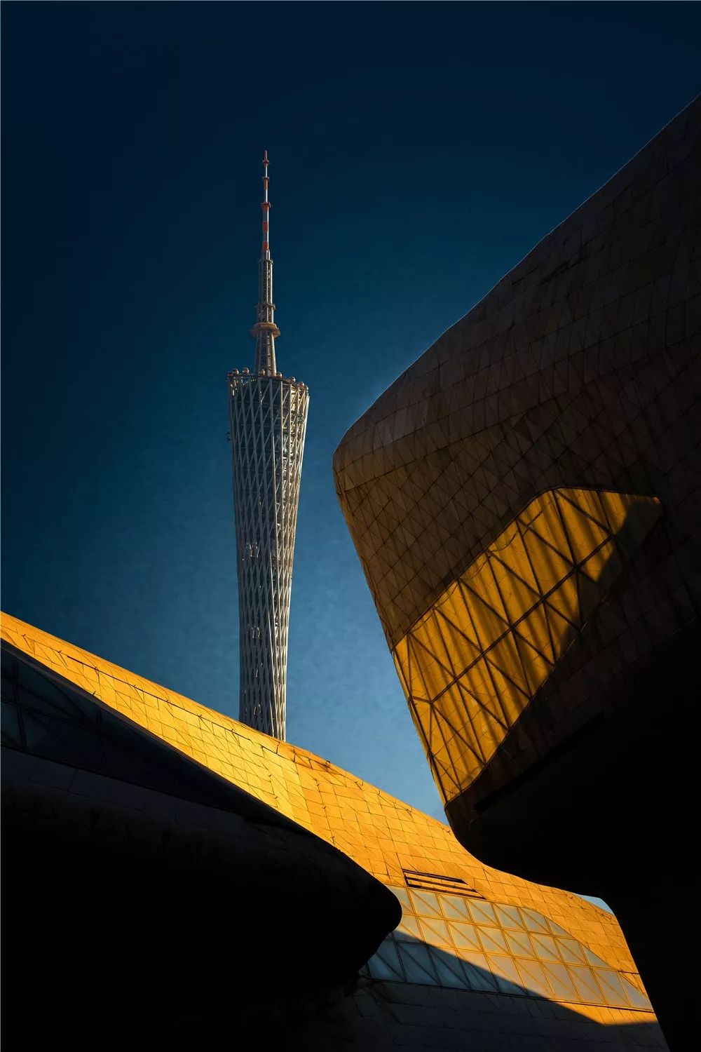 建筑影像阮旭红摄影作品广州大剧院供大家欣赏分析