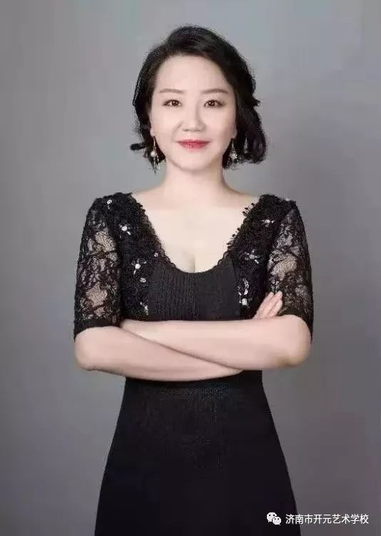 《红楼梦》中国巡演的钢琴伴奏,期间与著名歌唱家石倚洁,苑璐,李晶晶