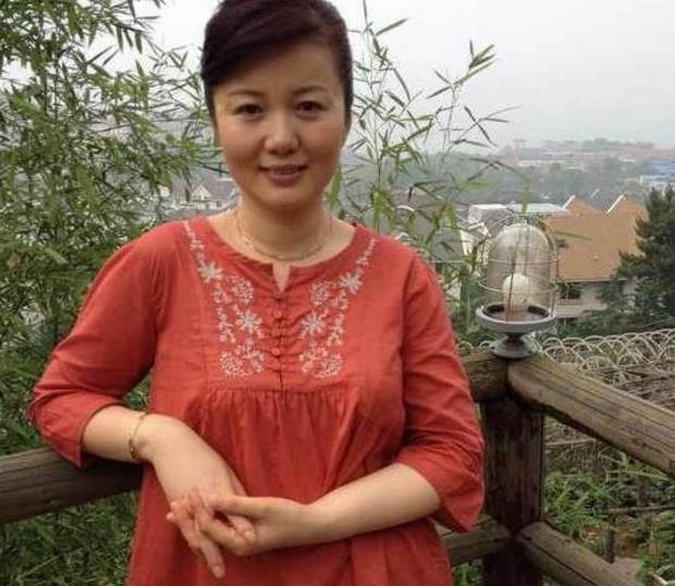 原创36岁杜淳全家生活近照,后母待他视如己出,63岁父亲身材爆表