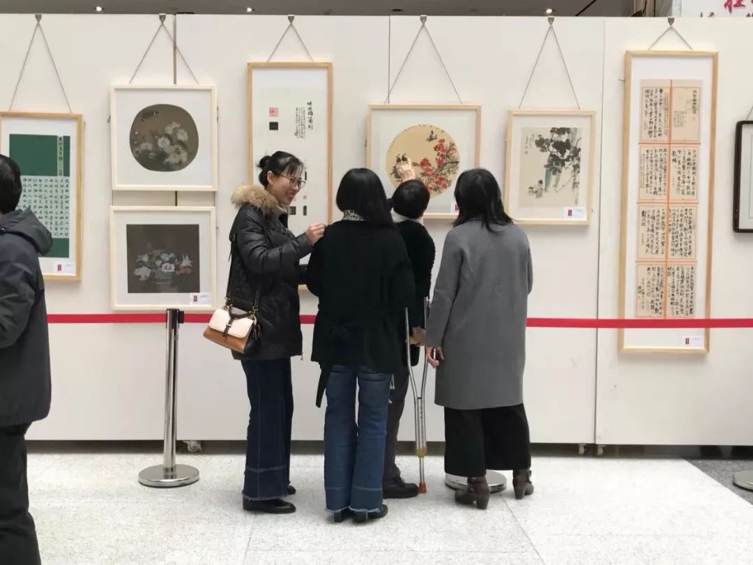 绿雪芽白茶杯日照市图书馆书画小品展开展