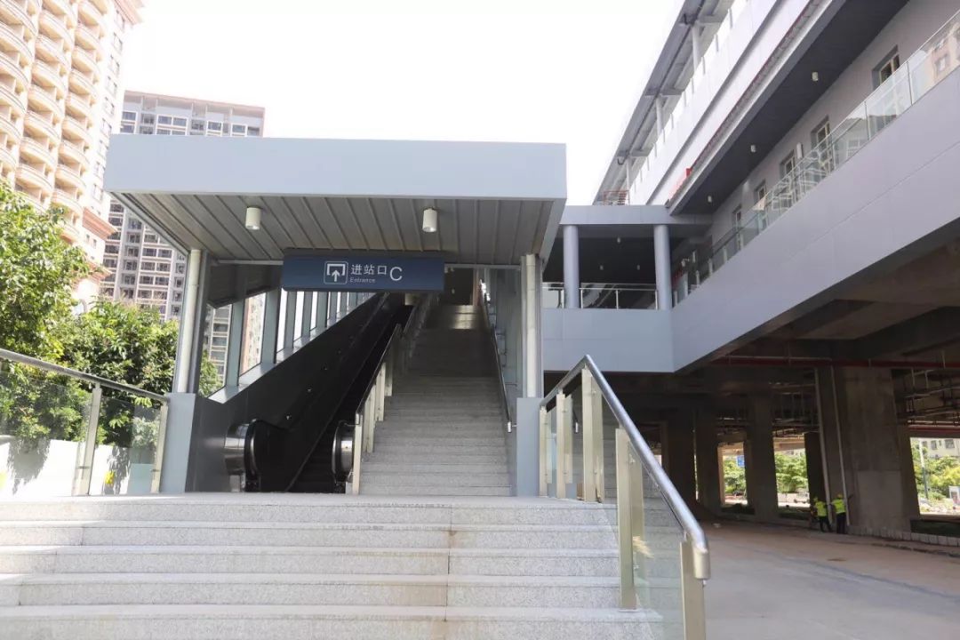 深圳最新地铁线路图,机场站可换乘11号线(点击看大图)【沙井西站】