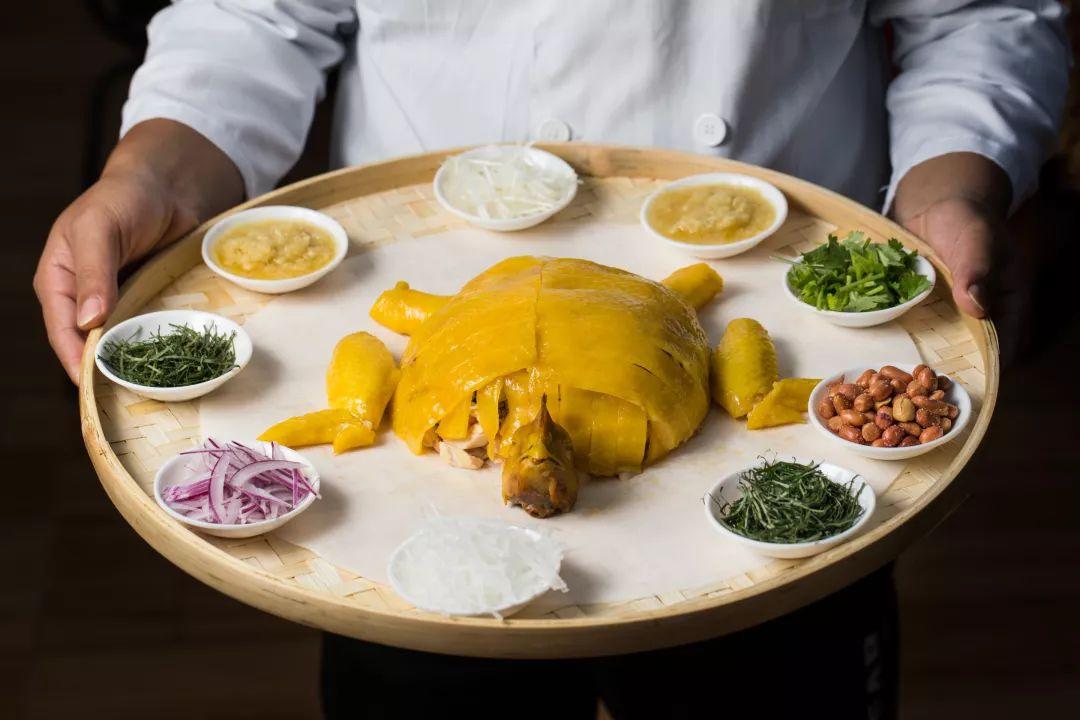 吃前要有仪式感的阳山捞鸡阳山得天独厚的地理位置,山好水好,所以养