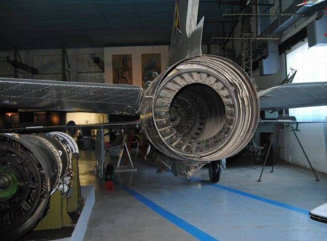 幻影2000战斗机,采用m53涡轮风扇发动机.