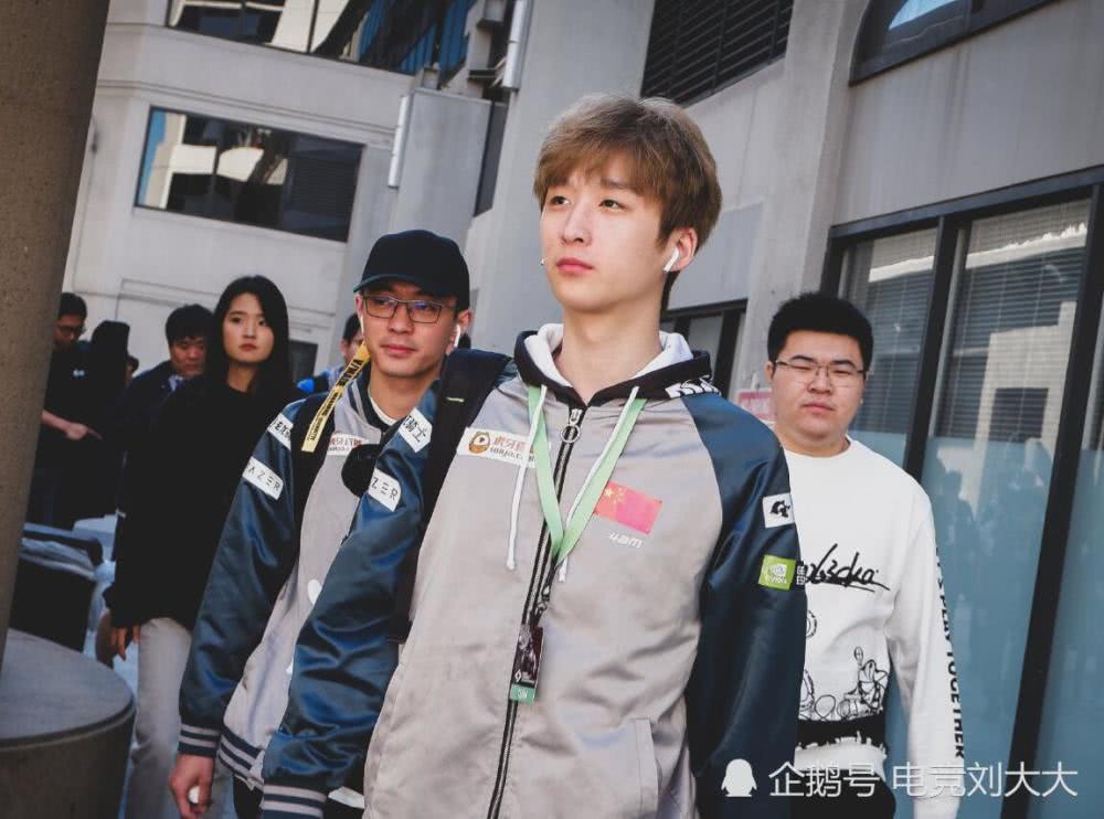 4am终于获得了杨威的认可连认可证书都发下来了