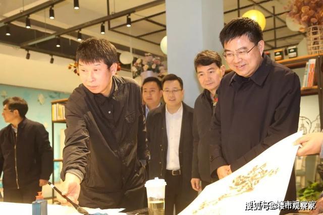 九龙湖绿地卢塞恩小镇夜市商业街开街