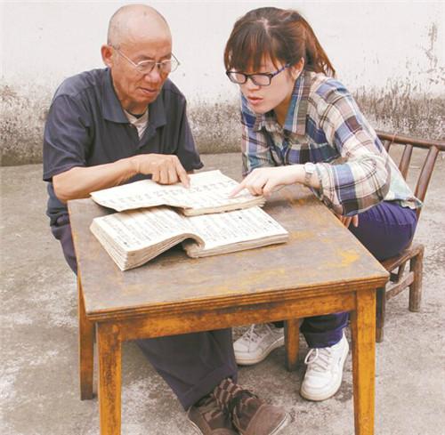 失传2000年的古书在贵州现世,专家闻讯赶来:翻开一看全都不认识_连山