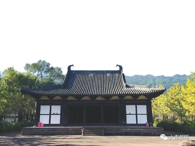 江油雲巖寺飛天藏.記者68簡霞攝花林寺大殿內部樑架.