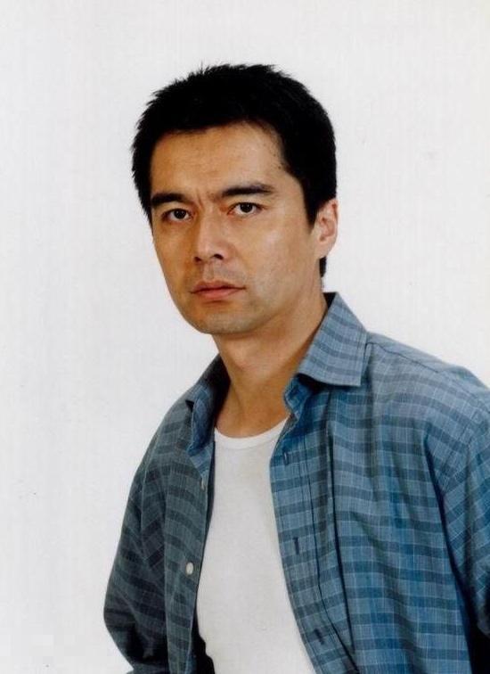 也非常喜欢演戏,在8岁的时候参加《烽火少年》小演员的选拔,不过当时