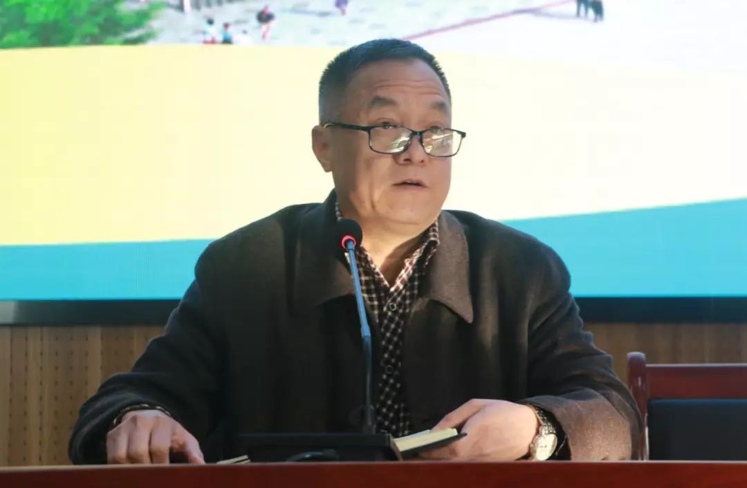 小学校长肖金武,沔州中学·艺术学校校长曾艳文,高中部副校长唐艳军