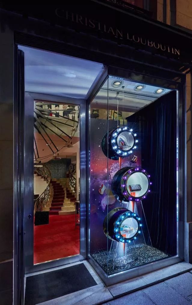 橱窗炫酷的硬核技能未来科技风